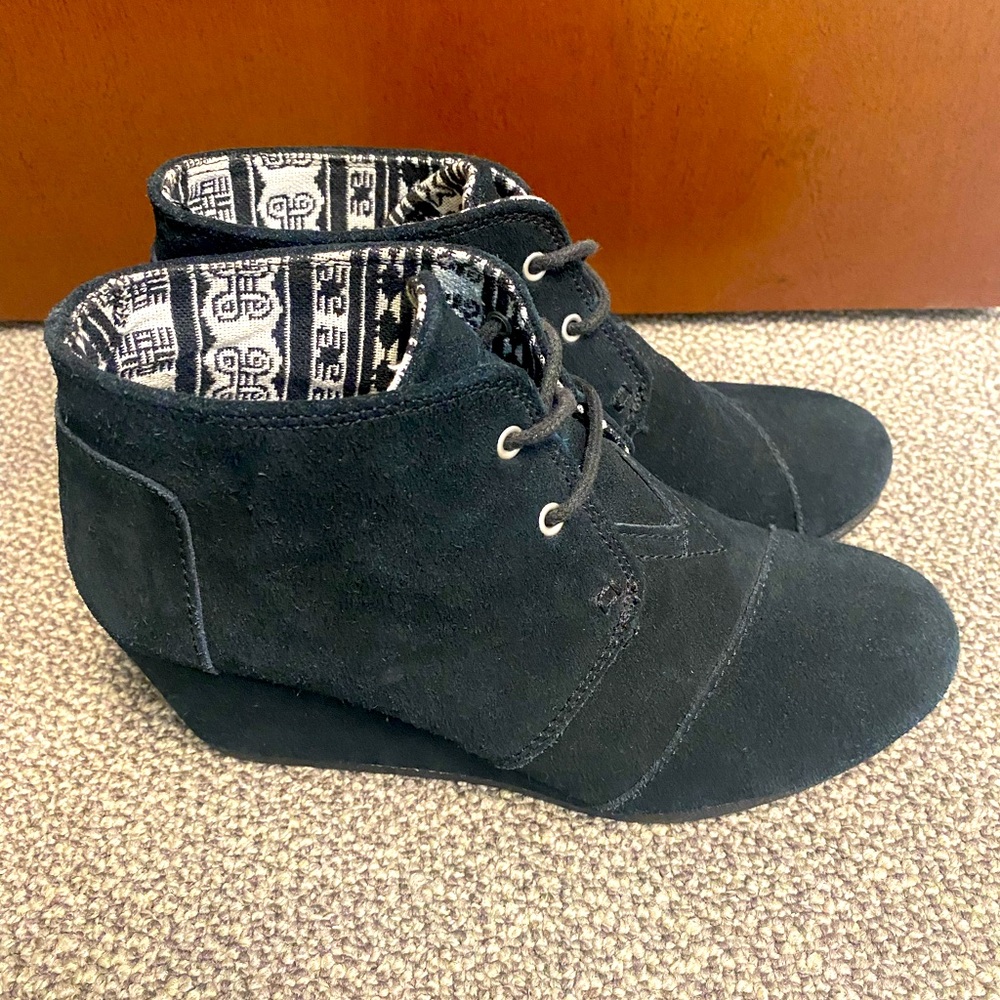 Toms Black Suede Desert Wedge Size 7